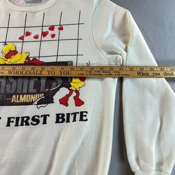 Vintage Hershey's Chocolate Sweatshirt Love at First Bite B.J. Frog 80s 90s USA - Picture 4 of 6